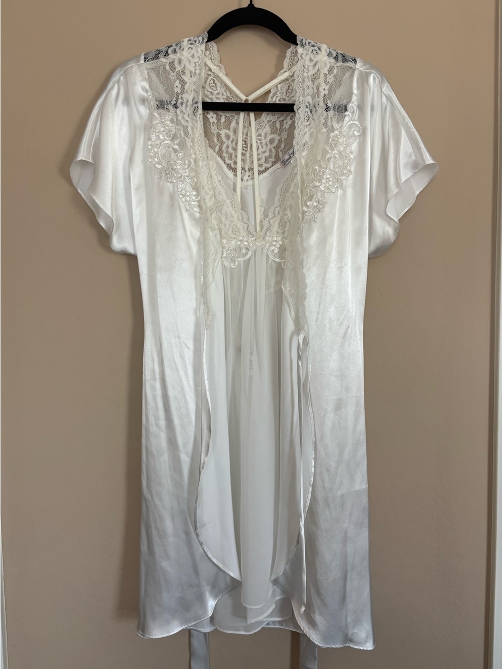 Linea Donatella Bed Set - Women’s Vintage Soft/Sheer, White Gown/Robe Set. Large